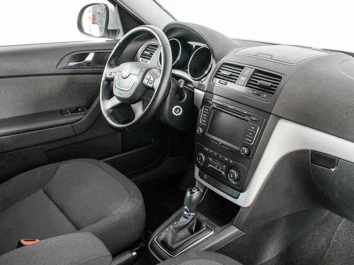 Skoda Yeti, Серебряный, 2013, Робот, 105 л.с., цена от 817 000 руб.