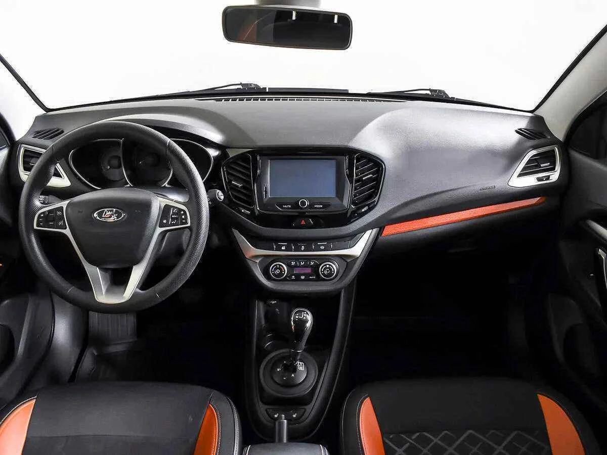 LADA Vesta SW Cross, Оранжевый, 2018, Робот, 122 л.с., цена от 681 000 руб.