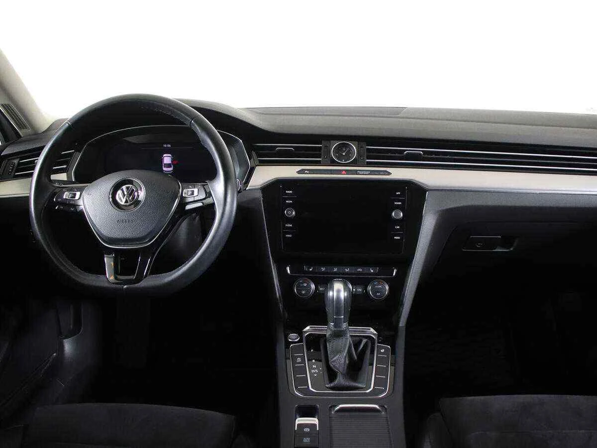 Volkswagen Passat, Белый, 2016, Робот, 152 л.с., цена от 1 180 000 руб.
