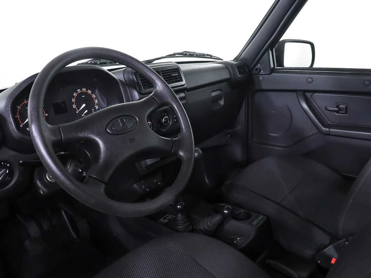 LADA NIVA LEGEND, Коричневый, 2022, Механическая, 83 л.с., цена от 568 000 руб.