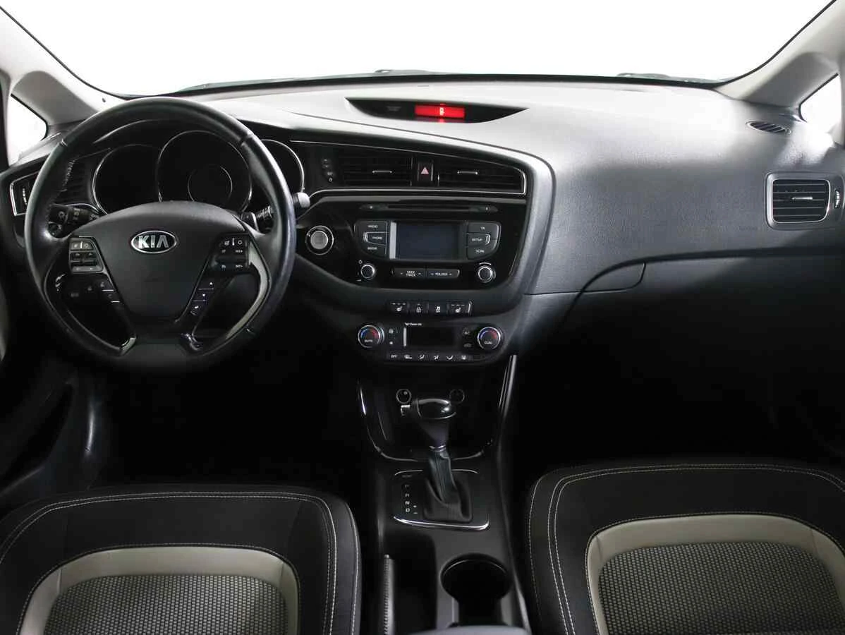 KIA Ceed, Серебряный, 2015, Робот, 135 л.с., цена от 645 000 руб.