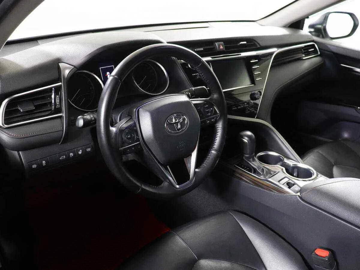 Toyota Camry, Белый, 2018, Автоматическая, 150 л.с., цена от 2 295 000 руб.