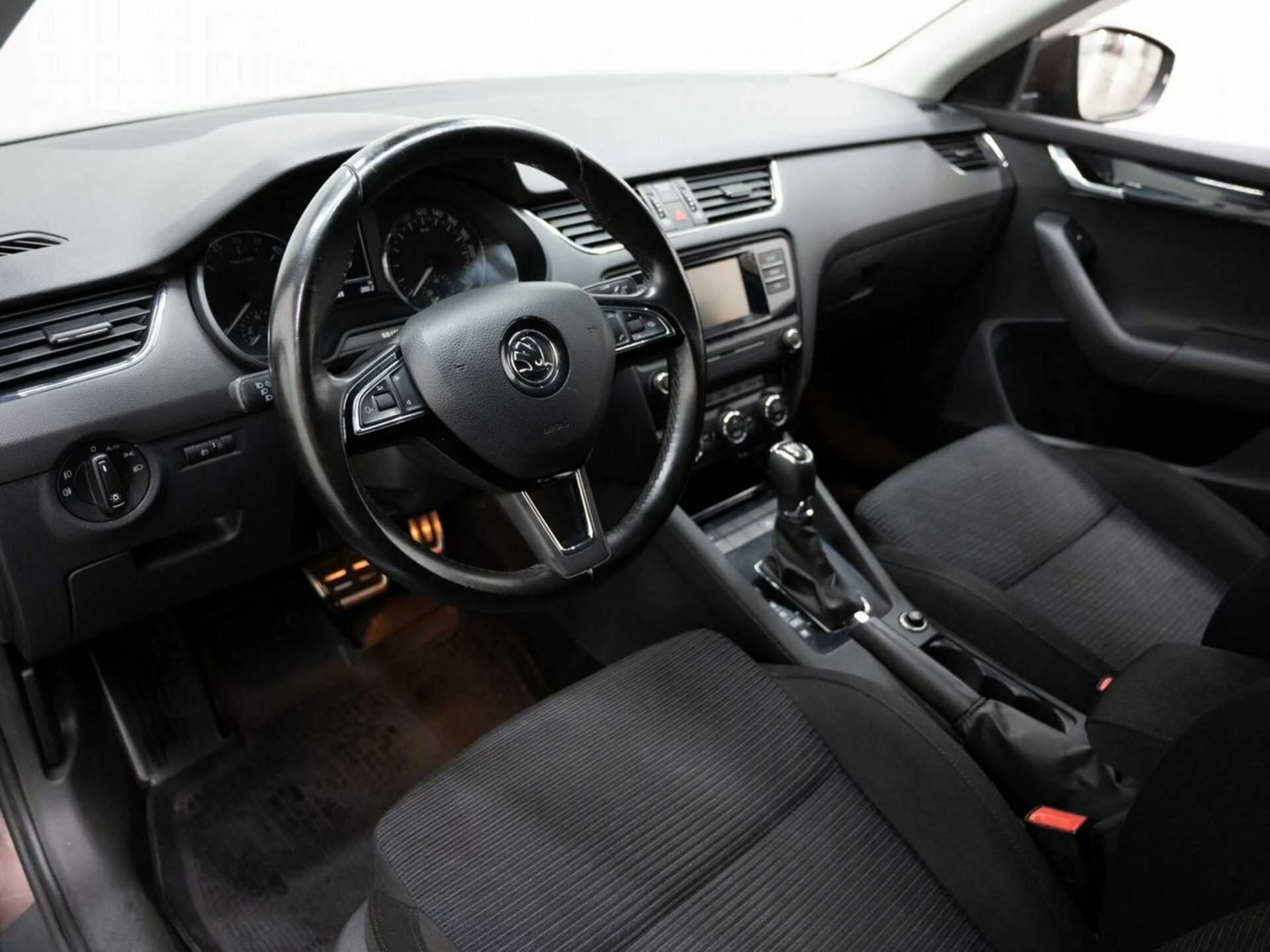 SKODA OCTAVIA, Коричневый, 2015, Робот, 150 л.с., цена от 799 200 руб.