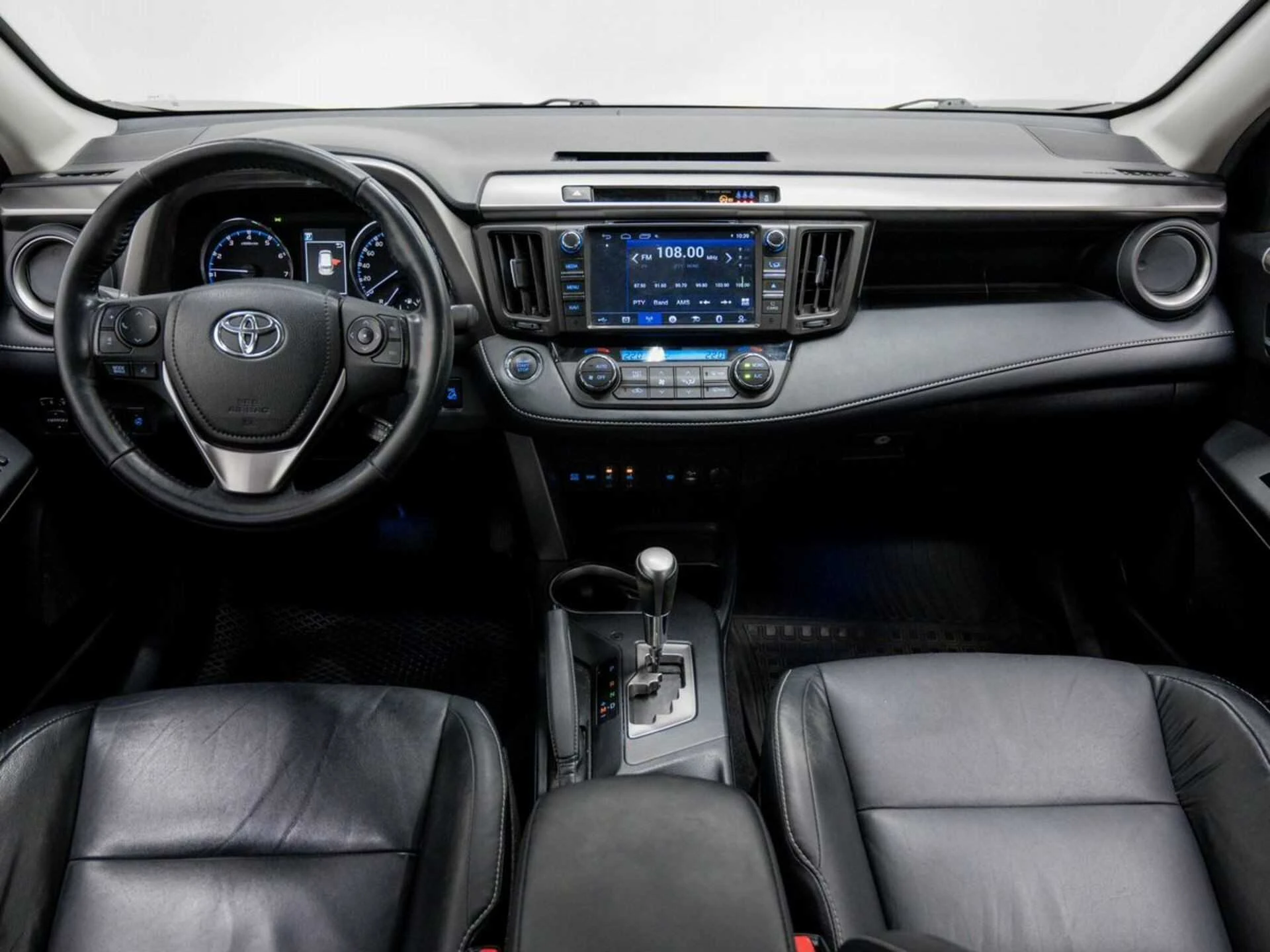 TOYOTA RAV4, Красный, 2017, Вариатор, 146 л.с., цена от 1 632 000 руб.