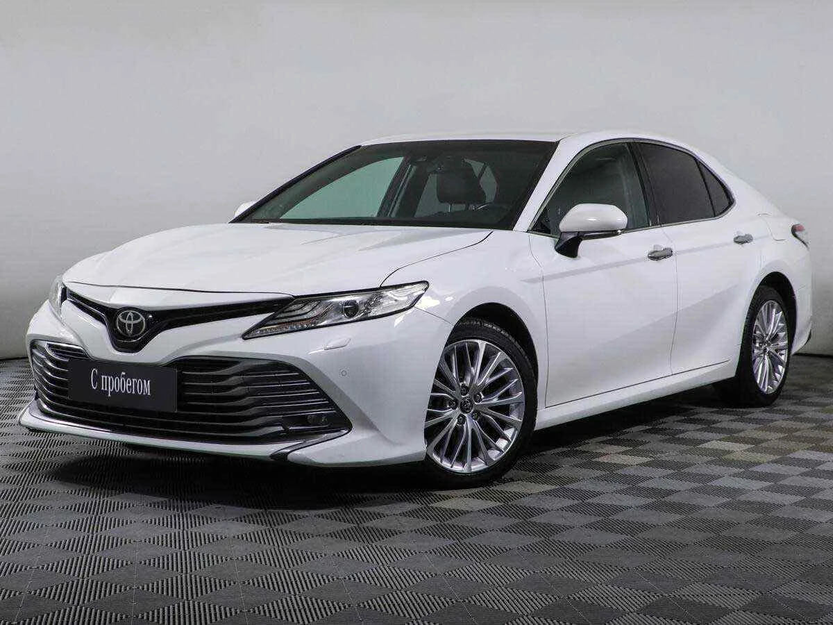 Toyota Camry, Белый, 2017, Автоматическая, 150 л.с., цена от 1 715 000 руб.