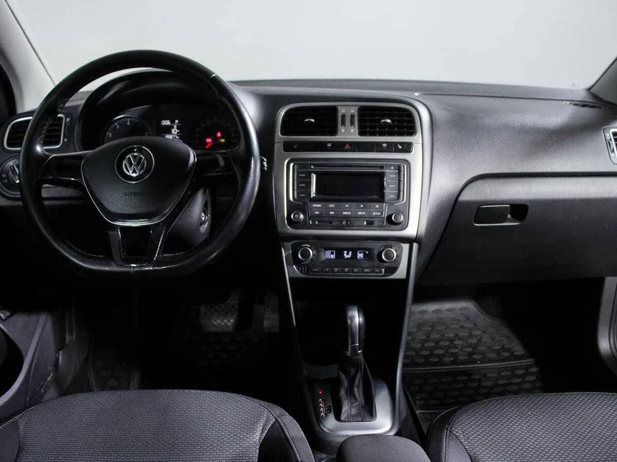 VOLKSWAGEN POLO, Бежевый, 2017, Автоматическая, 110 л.с., цена от 760 000 руб.