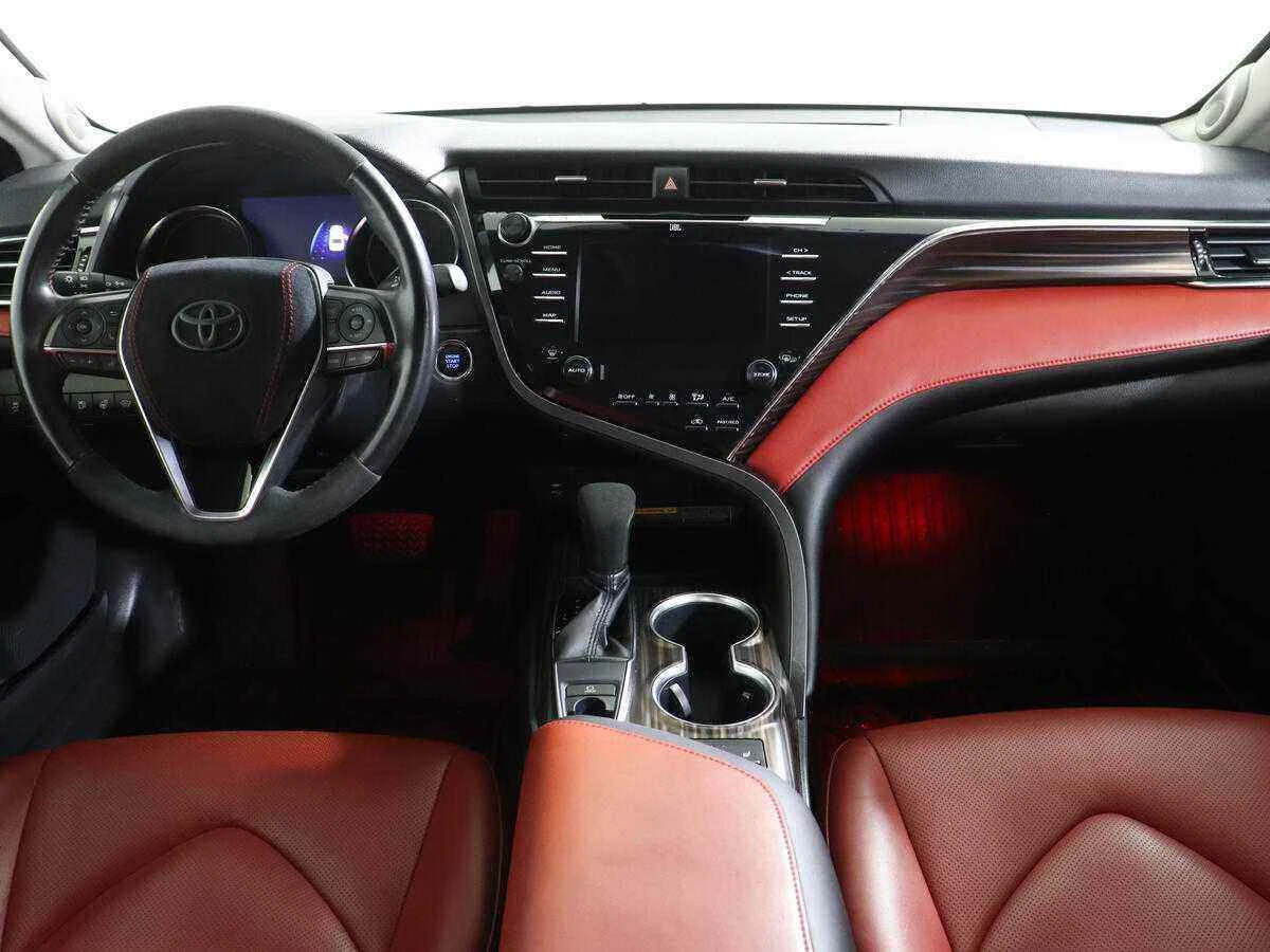 Toyota Camry, Белый, 2018, Автоматическая, 249 л.с., цена от 2 240 000 руб.