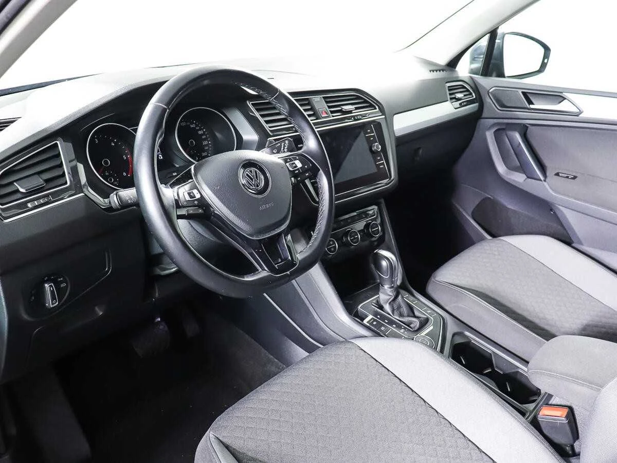 VOLKSWAGEN TIGUAN, Серый, 2018, Робот, 150 л.с., цена от 1 440 000 руб.
