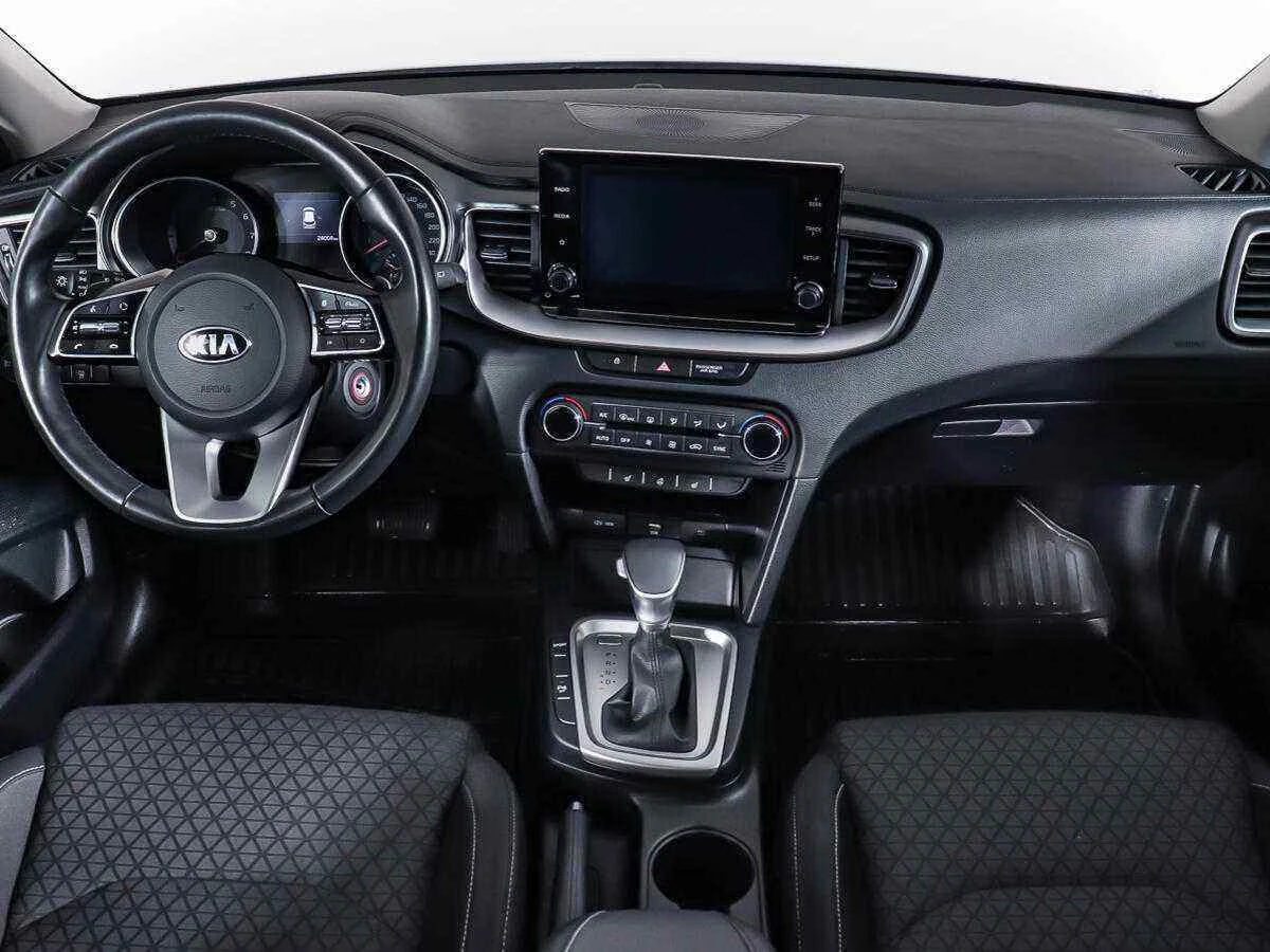 KIA Ceed, Серебряный, 2018, Робот, 140 л.с., цена от 1 082 000 руб.