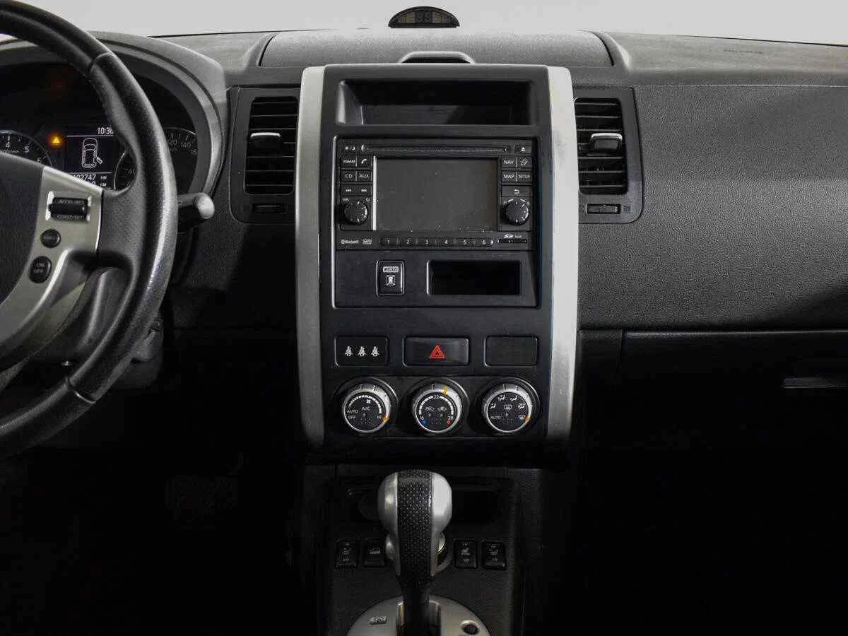 Nissan X-Trail, Серебряный, 2014, Вариатор, 141 л.с., цена от 900 000 руб.