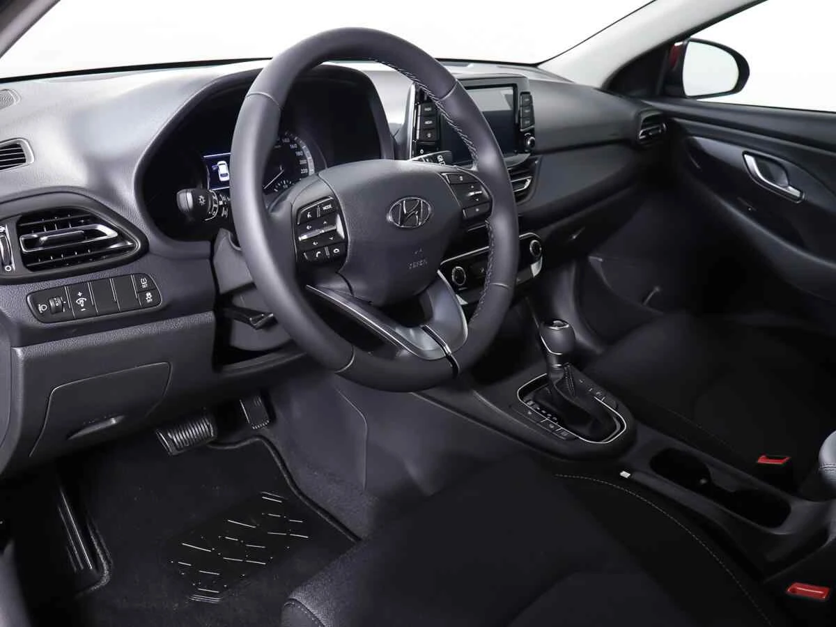 Hyundai i30, Красный, 2022, Автоматическая, 110 л.с., цена от 1 599 000 руб.