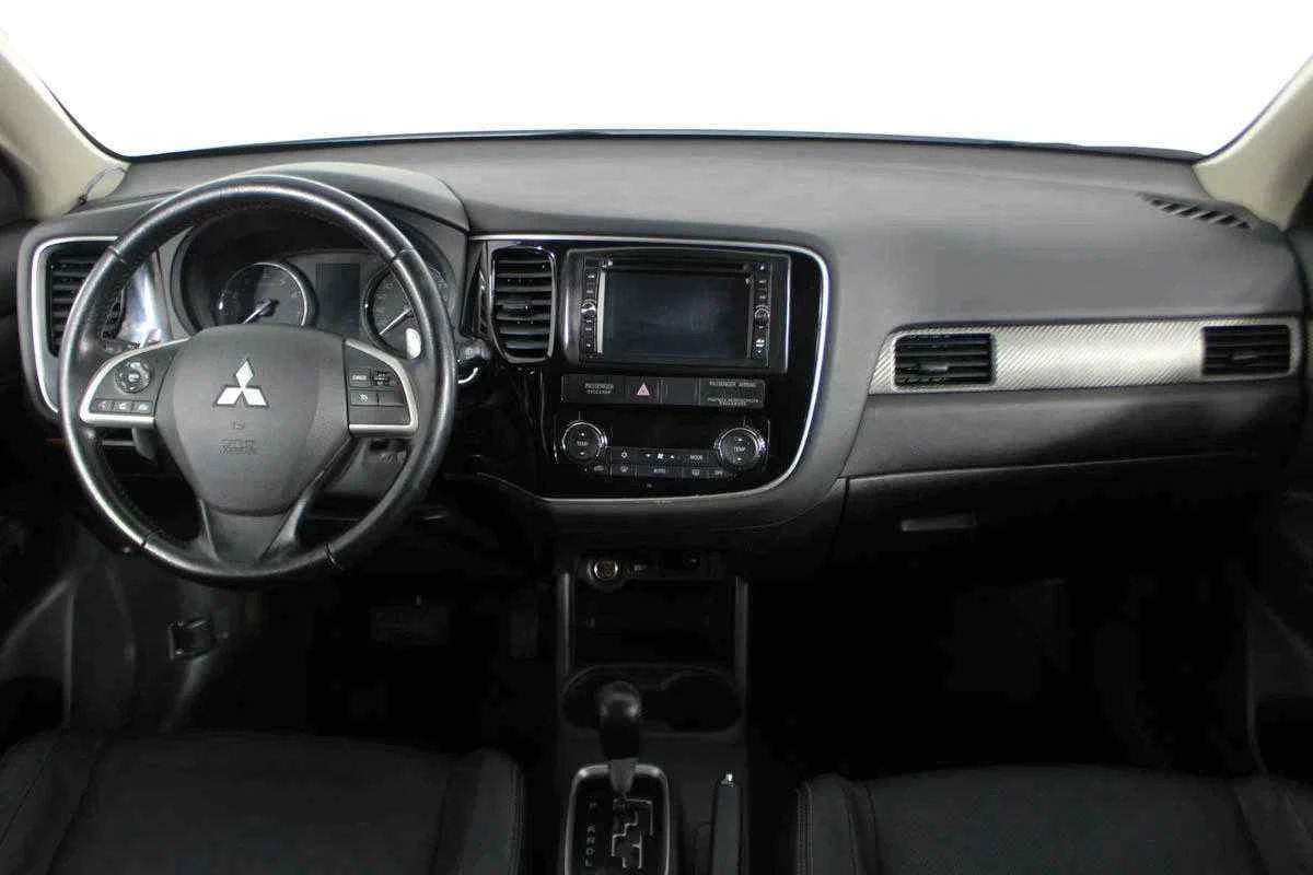 Mitsubishi Outlander, Белый, 2014, Вариатор, 167 л.с., цена от 1 049 000 руб.