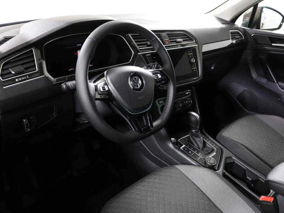 Volkswagen Tiguan, Коричневый, 2017, Робот, 180 л.с., цена от 1 428 000 руб.
