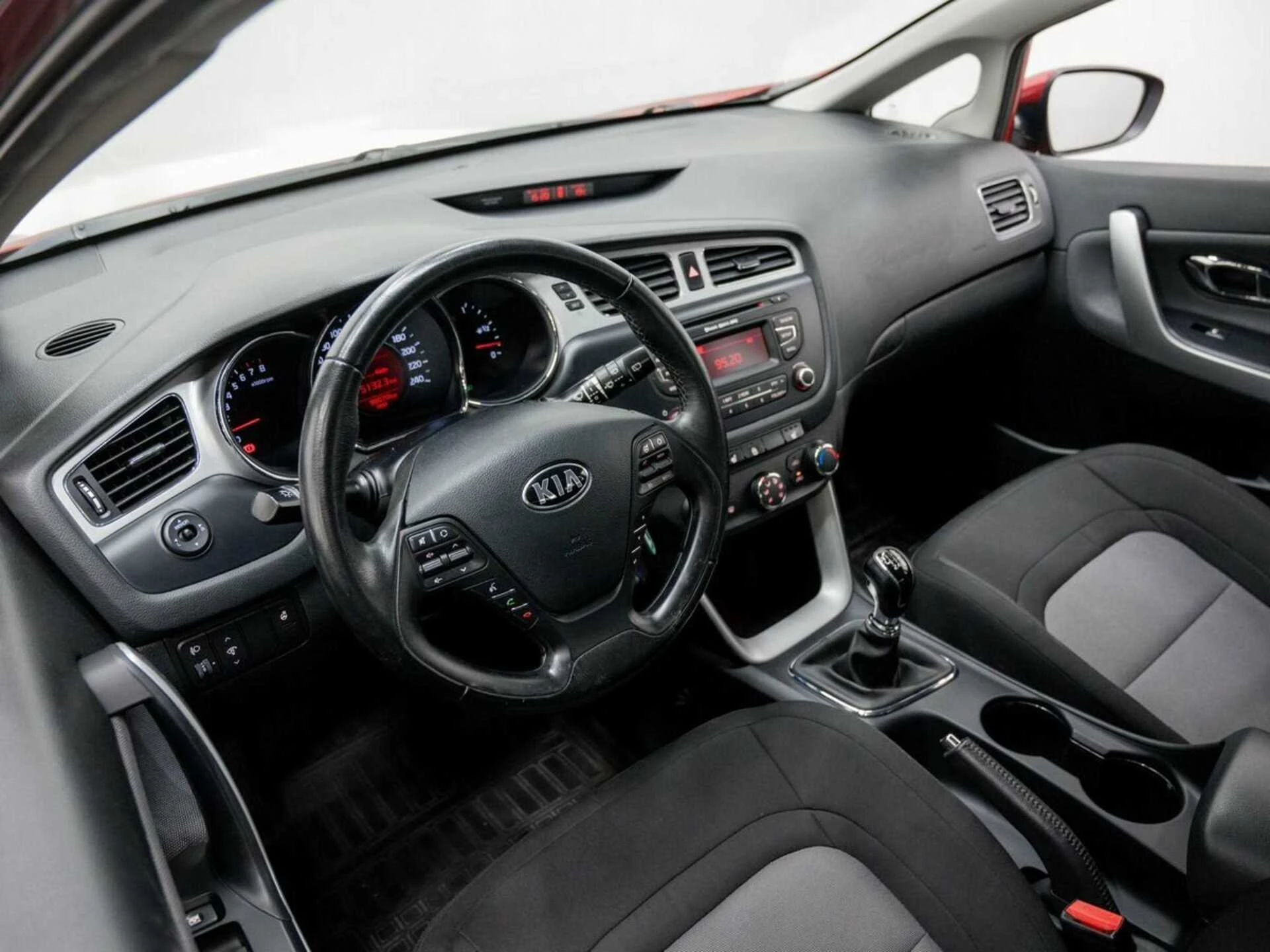 KIA CEED, Красный, 2012, Механическая, 129 л.с., цена от 624 000 руб.