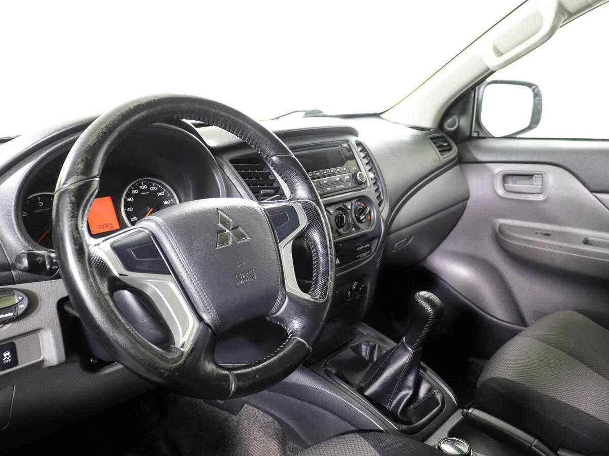 Mitsubishi L200, Белый, 2015, Механическая, 154 л.с., цена от 1 399 000 руб.