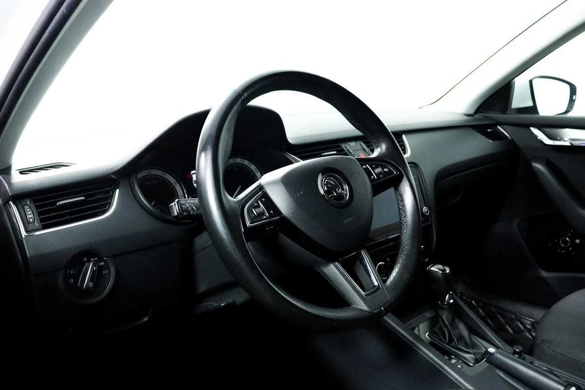 SKODA OCTAVIA, Белый, 2018, Робот, 180 л.с., цена от 1 096 800 руб.