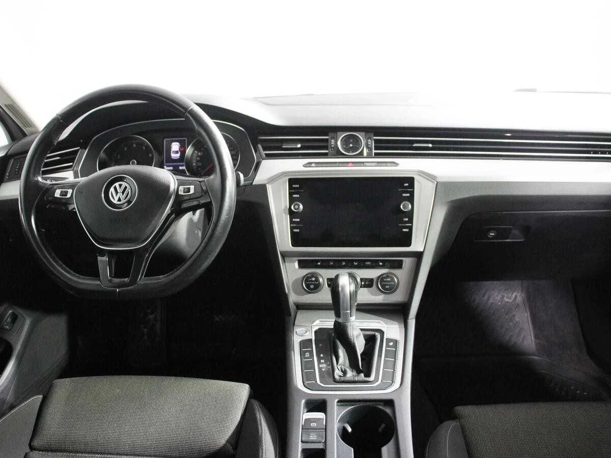 VOLKSWAGEN PASSAT, Белый, 2018, Робот, 150 л.с., цена от 1 152 000 руб.