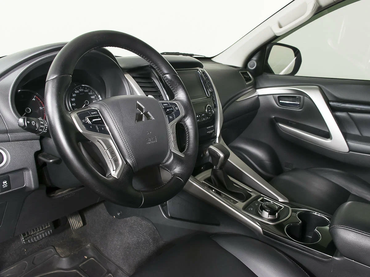 Mitsubishi Pajero Sport, Серый, 2017, Автоматическая, 181 л.с., цена от 2 105 000 руб.