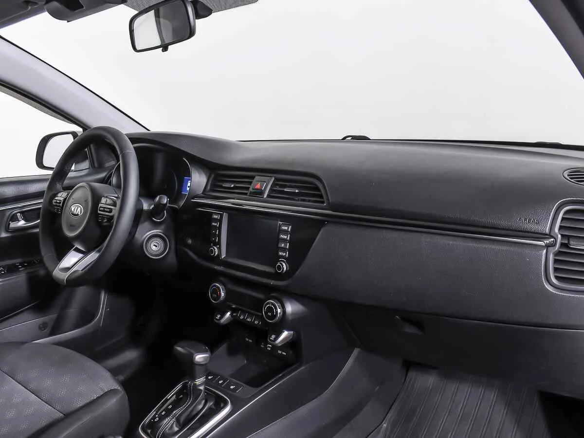 KIA Rio, Серебряный, 2018, Автоматическая, 123 л.с., цена от 900 000 руб.