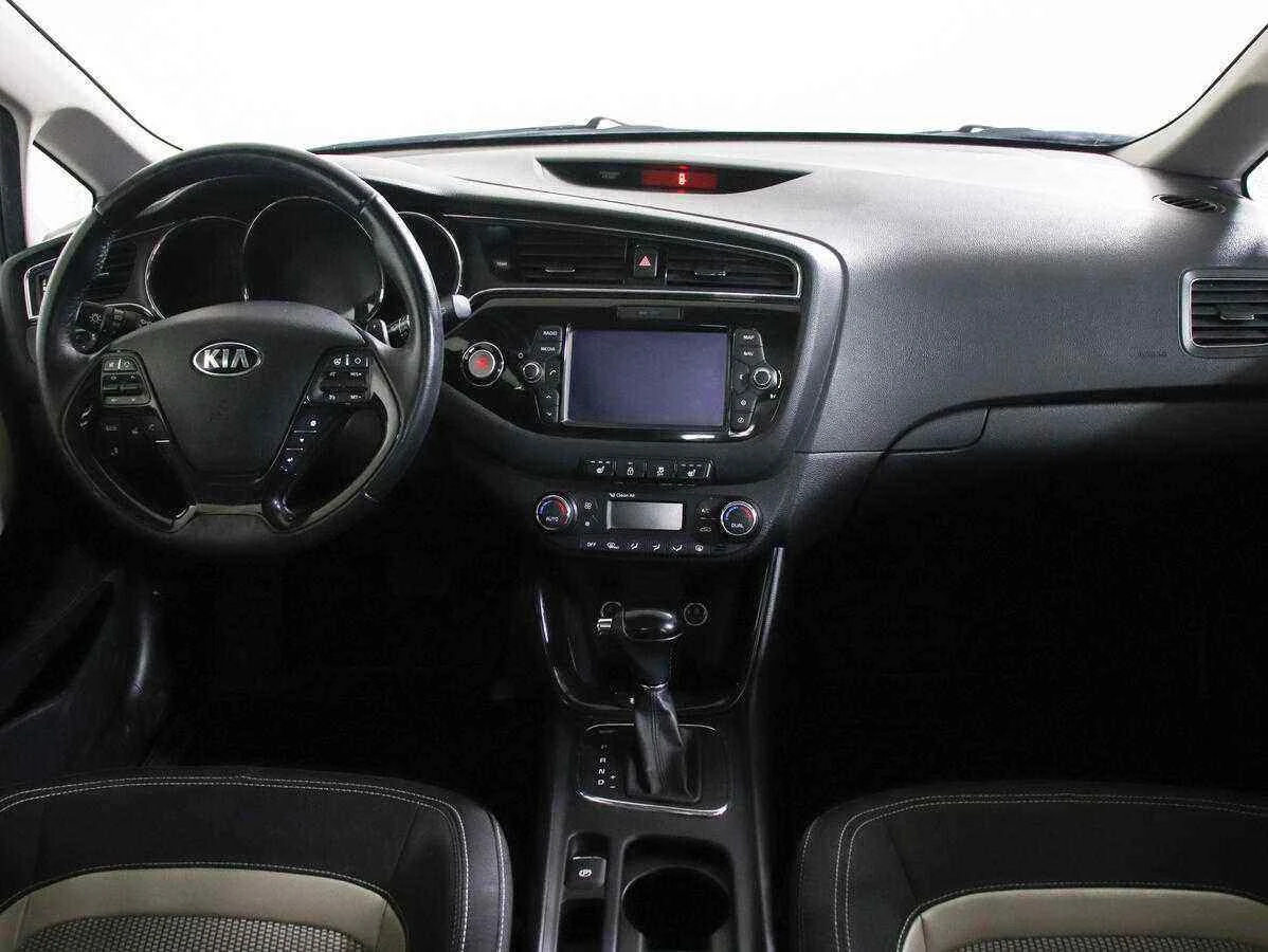 KIA Ceed, Бежевый, 2016, Робот, 135 л.с., цена от 723 000 руб.