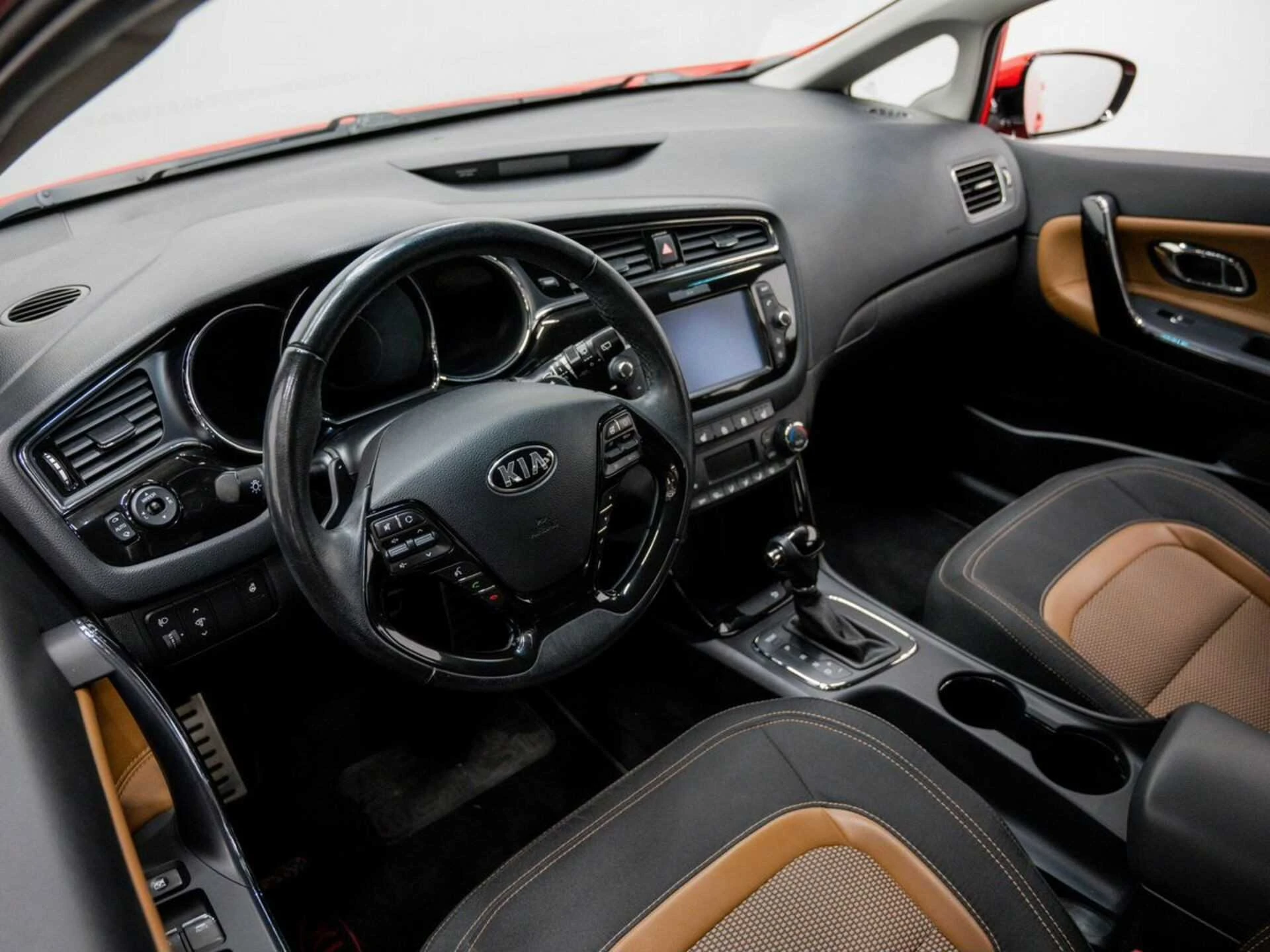 KIA CEED, Красный, 2018, Автоматическая, 130 л.с., цена от 1 064 000 руб.