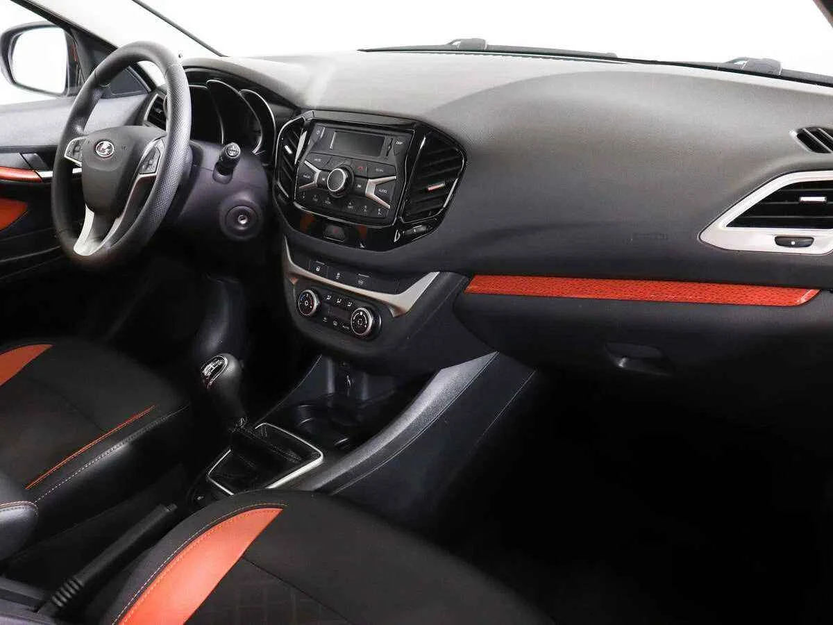 LADA Vesta SW Cross, Золотой, 2018, Механическая, 122 л.с., цена от 651 000 руб.