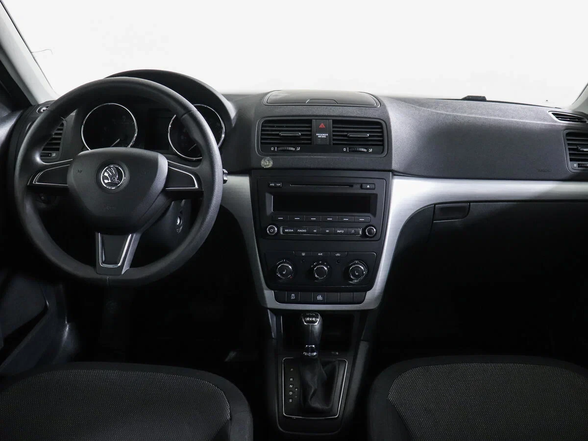 Skoda Yeti, Белый, 2015, Робот, 152 л.с., цена от 855 000 руб.