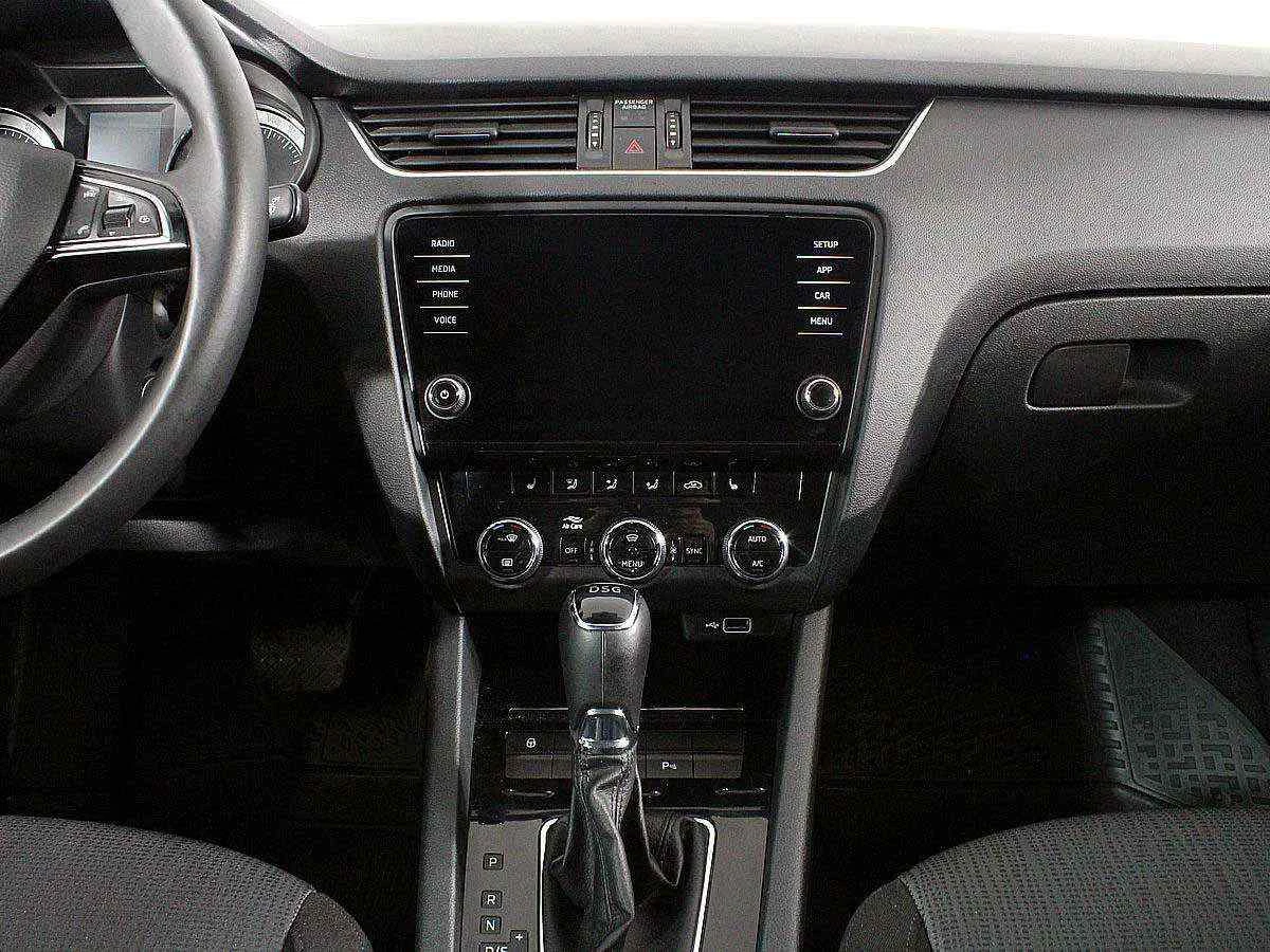 Skoda Octavia, Белый, 2018, Робот, 180 л.с., цена от 1 447 000 руб.