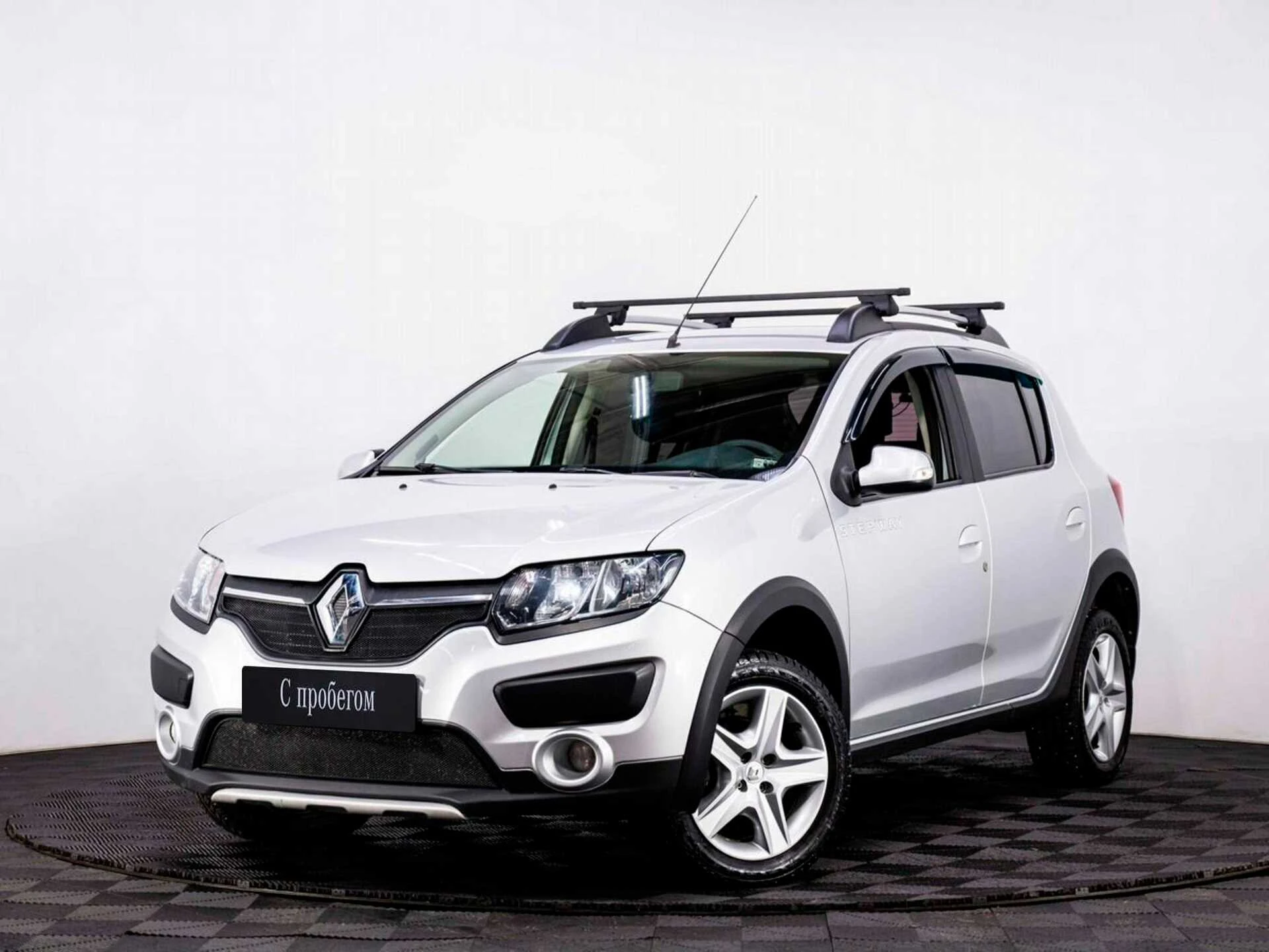 RENAULT SANDERO, Белый, 2016, Механическая, 82 л.с., цена от 832 000 руб.