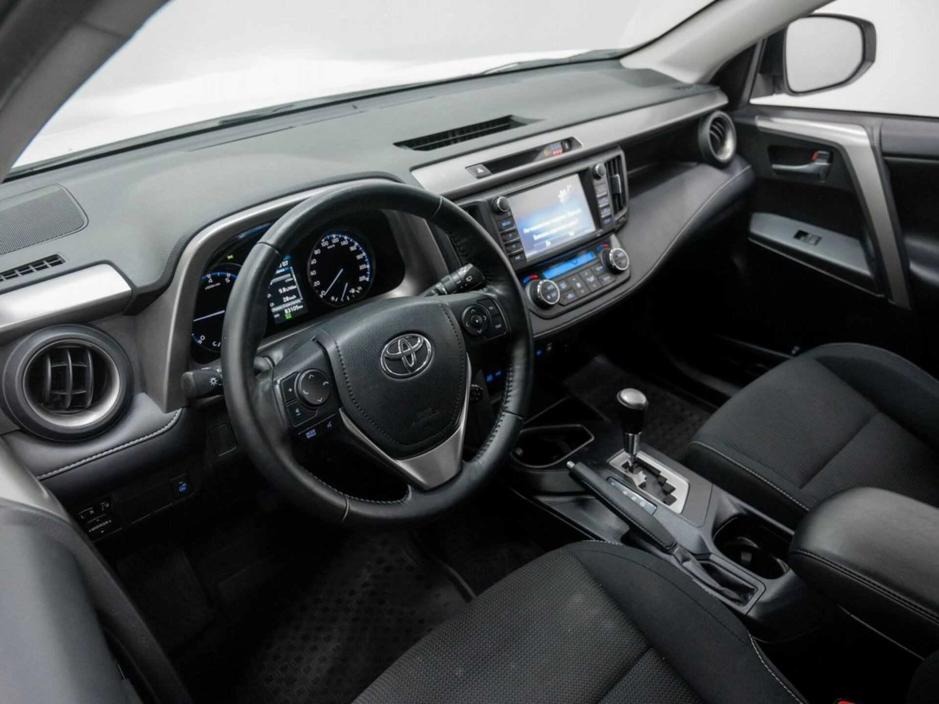 TOYOTA RAV4, Белый, 2017, Вариатор, 146 л.с., цена от 1 408 000 руб.
