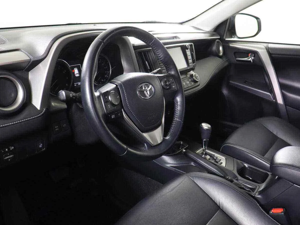 Toyota RAV 4, Белый, 2017, Вариатор, 146 л.с., цена от 1 979 000 руб.