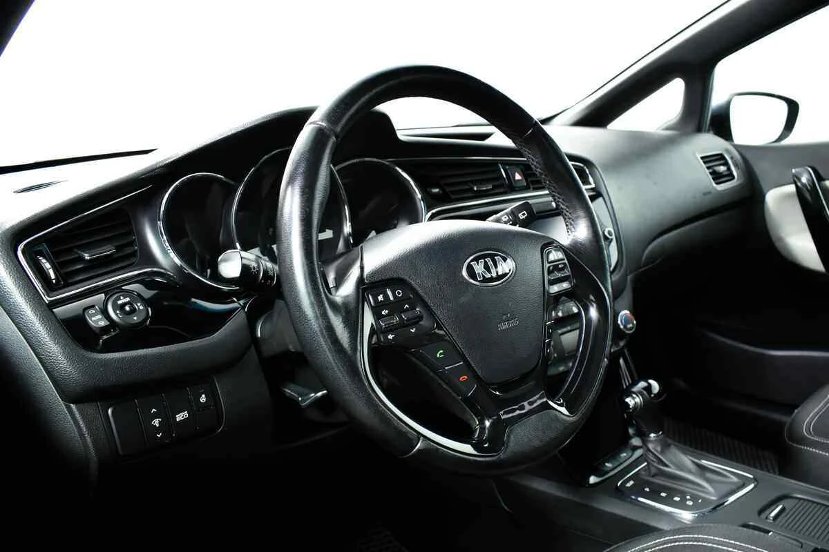 KIA Ceed, Фиолетовый, 2015, Робот, 135 л.с., цена от 495 000 руб.