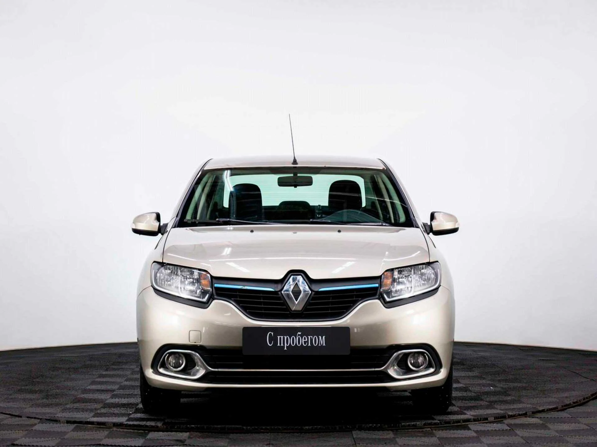RENAULT LOGAN, Бежевый, 2015, Механическая, 82 л.с., цена от 504 000 руб.