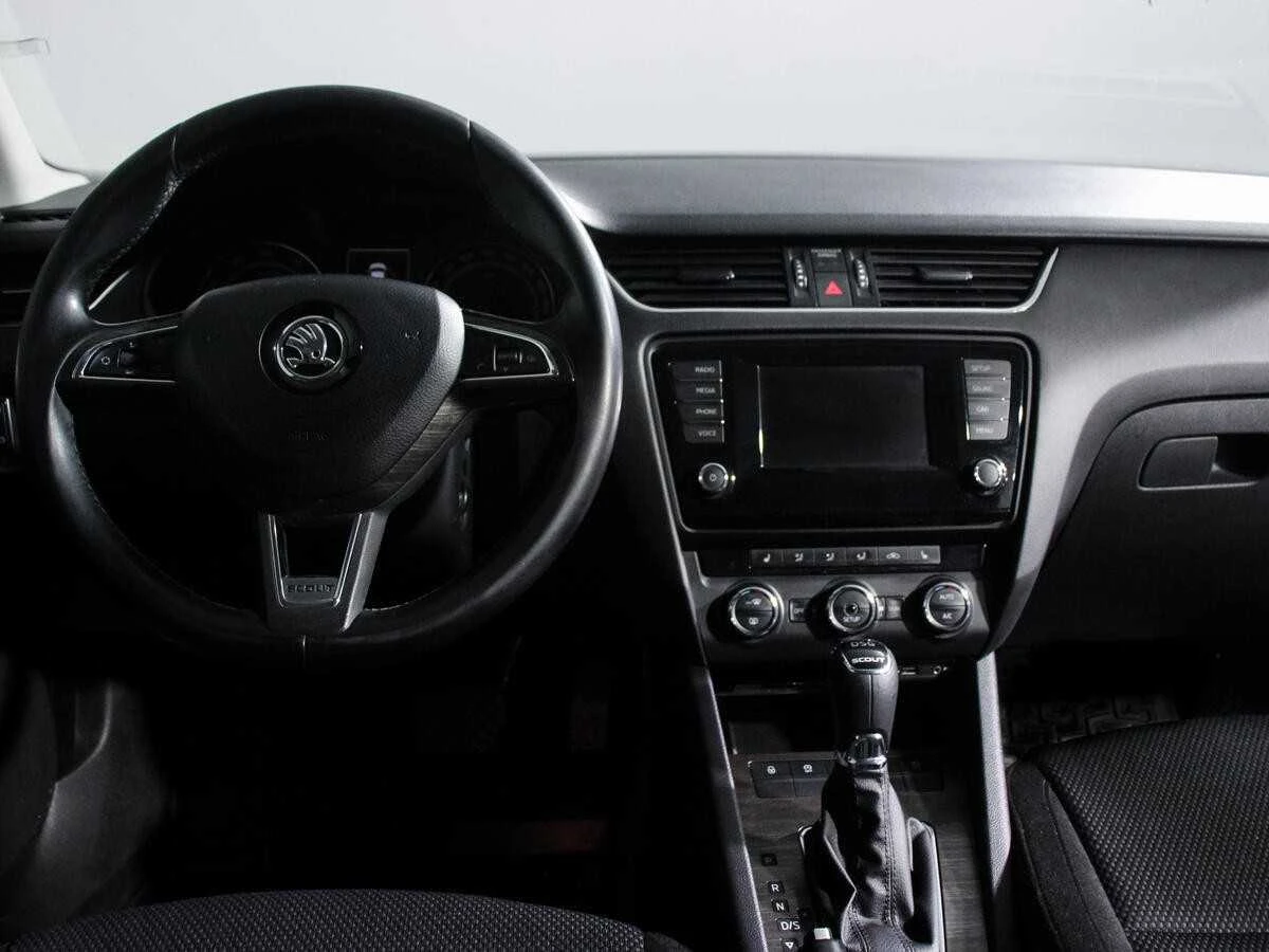 SKODA OCTAVIA, Черный, 2015, Робот, 180 л.с., цена от 1 149 600 руб.
