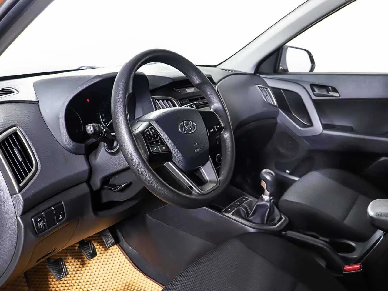 HYUNDAI CRETA, Оранжевый, 2018, Механическая, 123 л.с., цена от 872 000 руб.