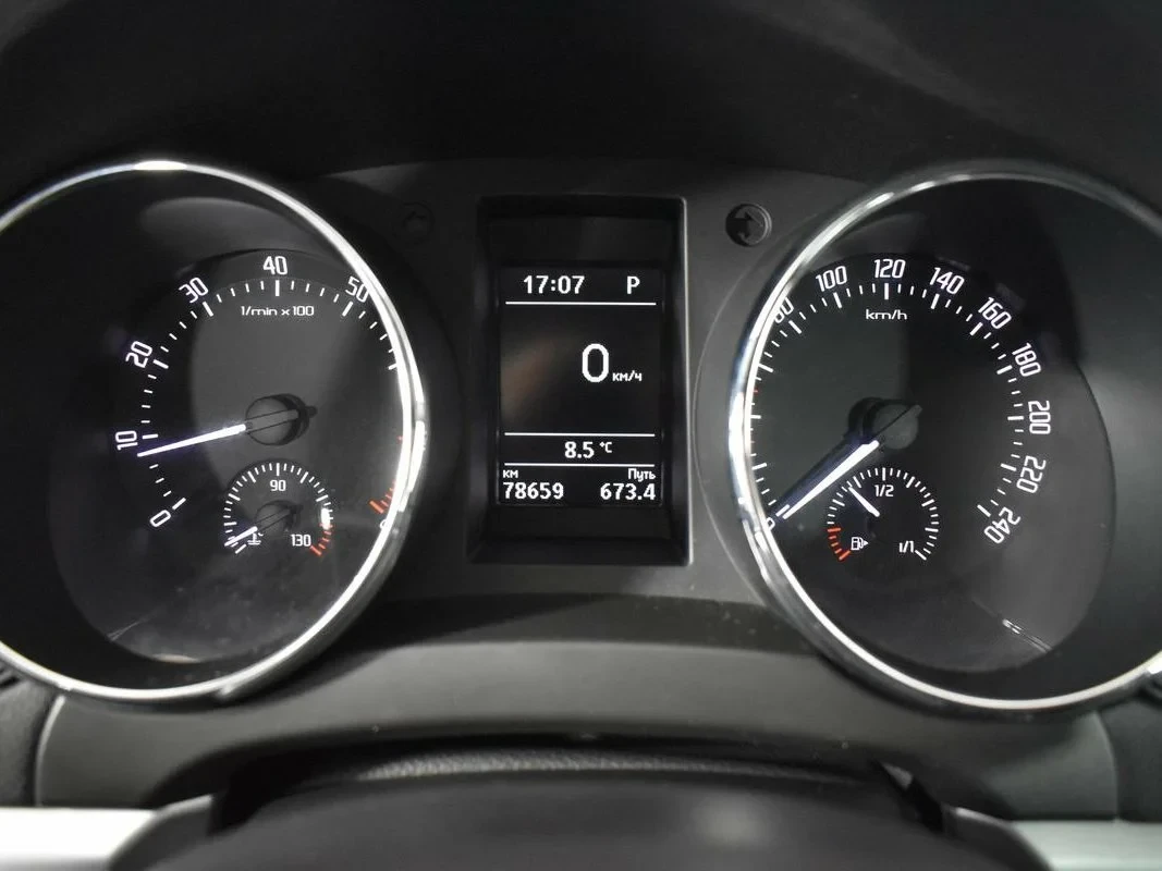 Skoda Yeti, Синий, 2015, Робот, 122 л.с., цена от 824 000 руб.