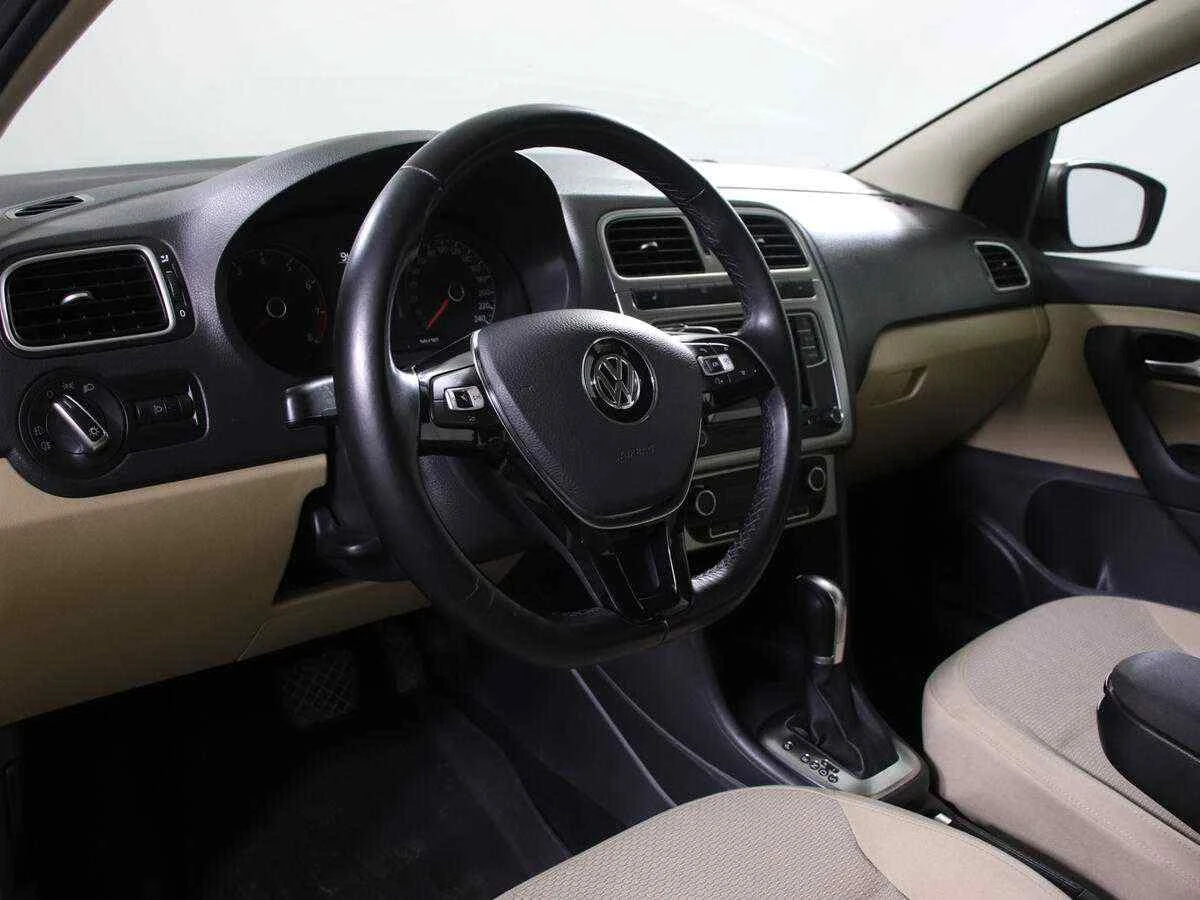 Volkswagen Polo, Бежевый, 2017, Автоматическая, 110 л.с., цена от 509 000 руб.