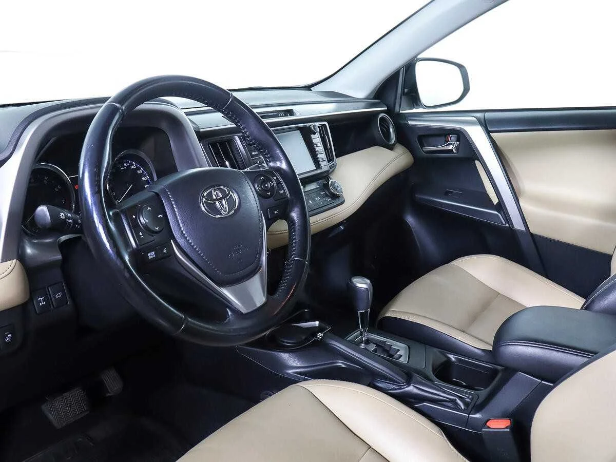 TOYOTA RAV4, Белый, 2017, Вариатор, 146 л.с., цена от 1 800 000 руб.