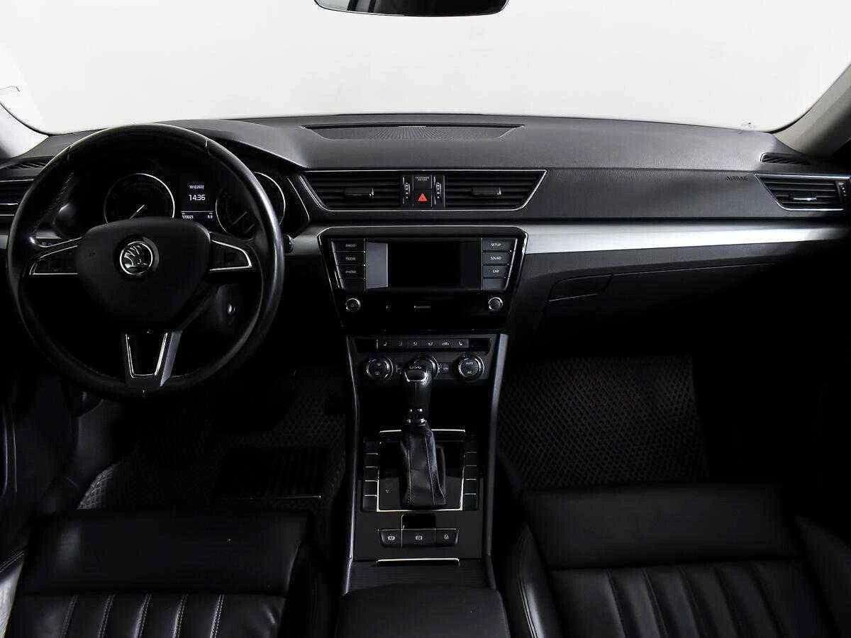 Skoda Superb, Серебряный, 2016, Робот, 180 л.с., цена от 882 000 руб.