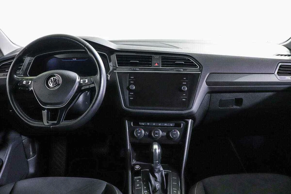Volkswagen Tiguan, Коричневый, 2017, Робот, 150 л.с., цена от 1 251 000 руб.