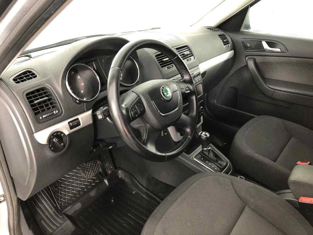 Skoda Yeti, Серебряный, 2013, Робот, 122 л.с., цена от 725 000 руб.