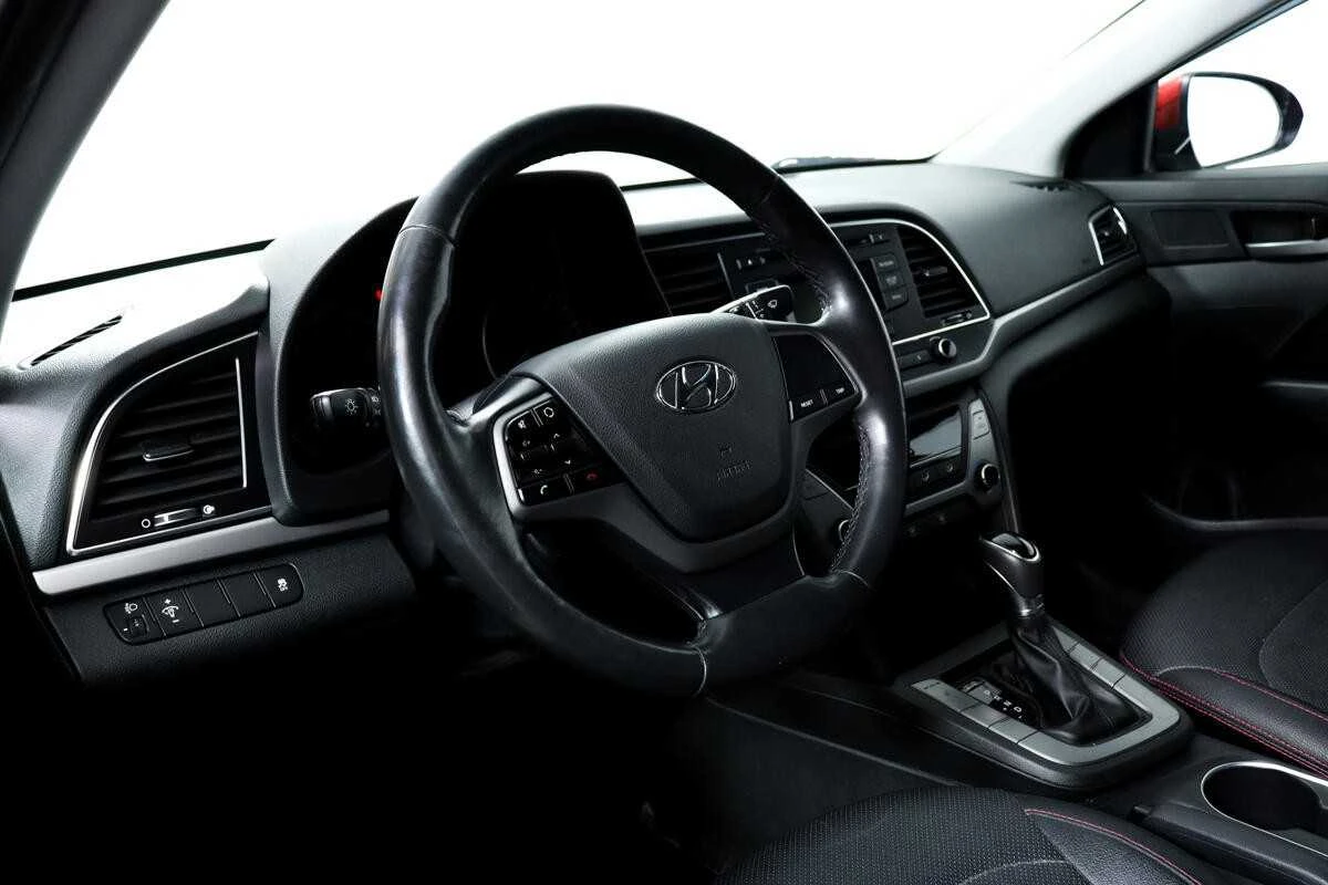HYUNDAI ELANTRA, Красный, 2018, Автоматическая, 128 л.с., цена от 944 000 руб.