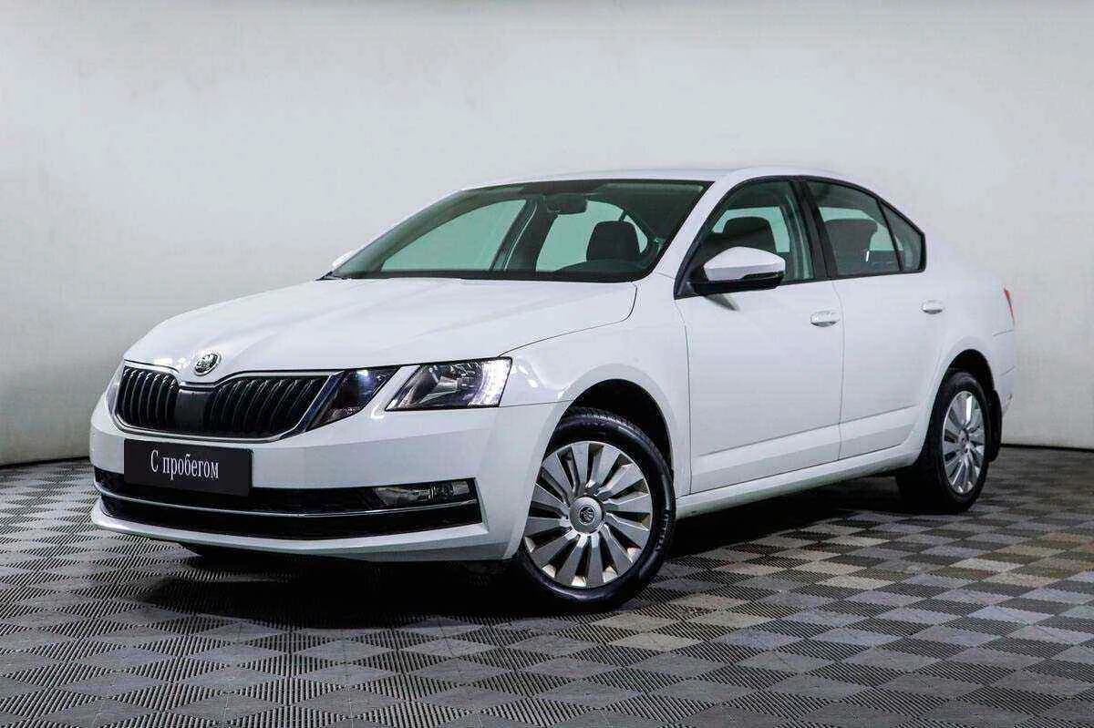 Skoda Octavia, Белый, 2018, Робот, 150 л.с., цена от 1 145 000 руб.