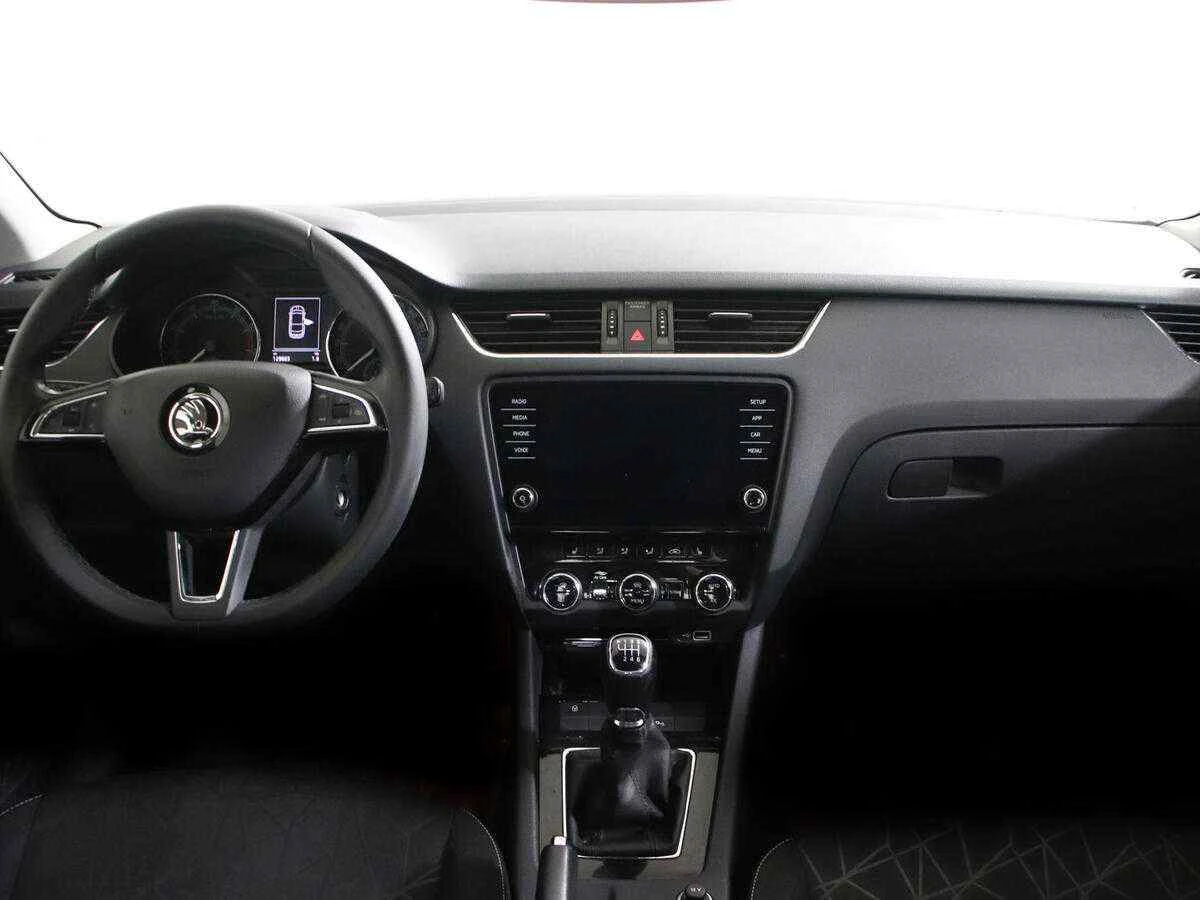 Skoda Octavia, Серебряный, 2017, Механическая, 150 л.с., цена от 882 000 руб.