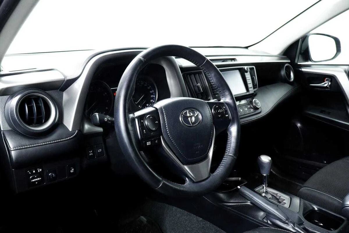 TOYOTA RAV4, Красный, 2017, Вариатор, 146 л.с., цена от 1 408 000 руб.