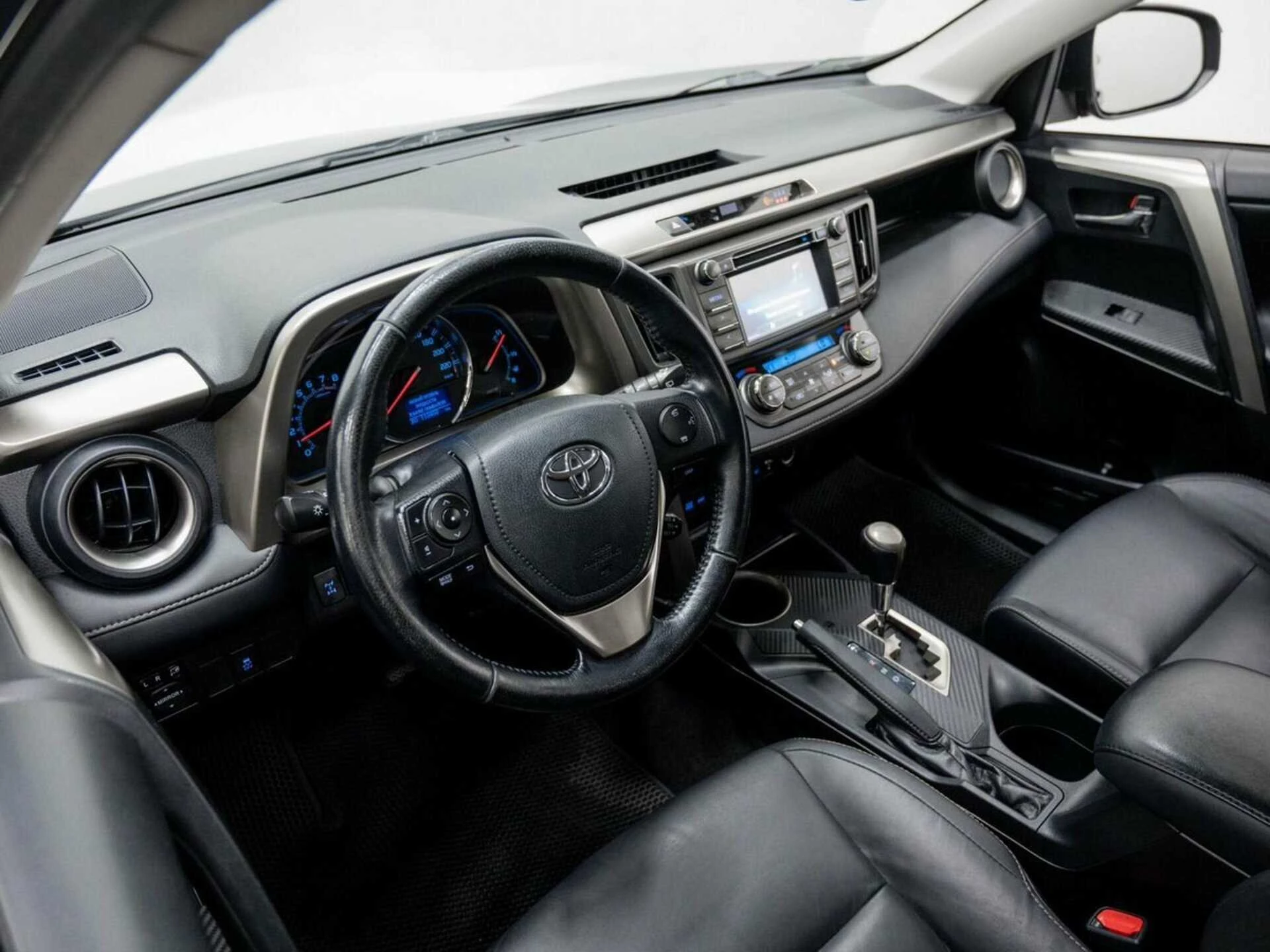 TOYOTA RAV4, Серый, 2015, Вариатор, 146 л.с., цена от 1 503 200 руб.