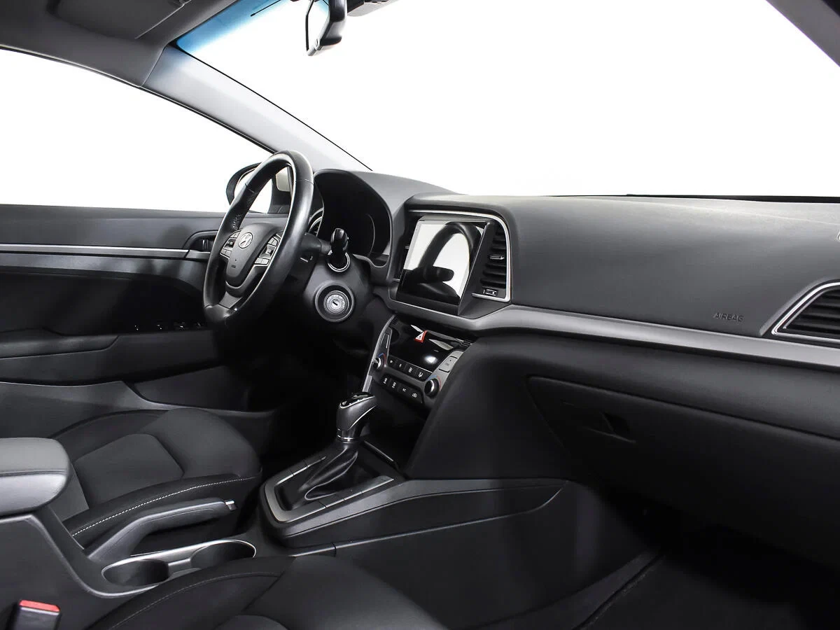 Hyundai Elantra, Серебряный, 2018, Автоматическая, 150 л.с., цена от 1 017 000 руб.