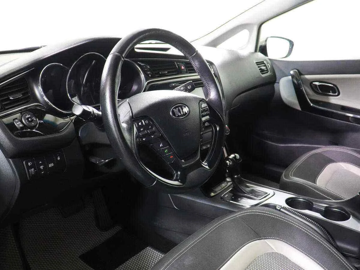 KIA Ceed, Бежевый, 2016, Робот, 135 л.с., цена от 760 000 руб.
