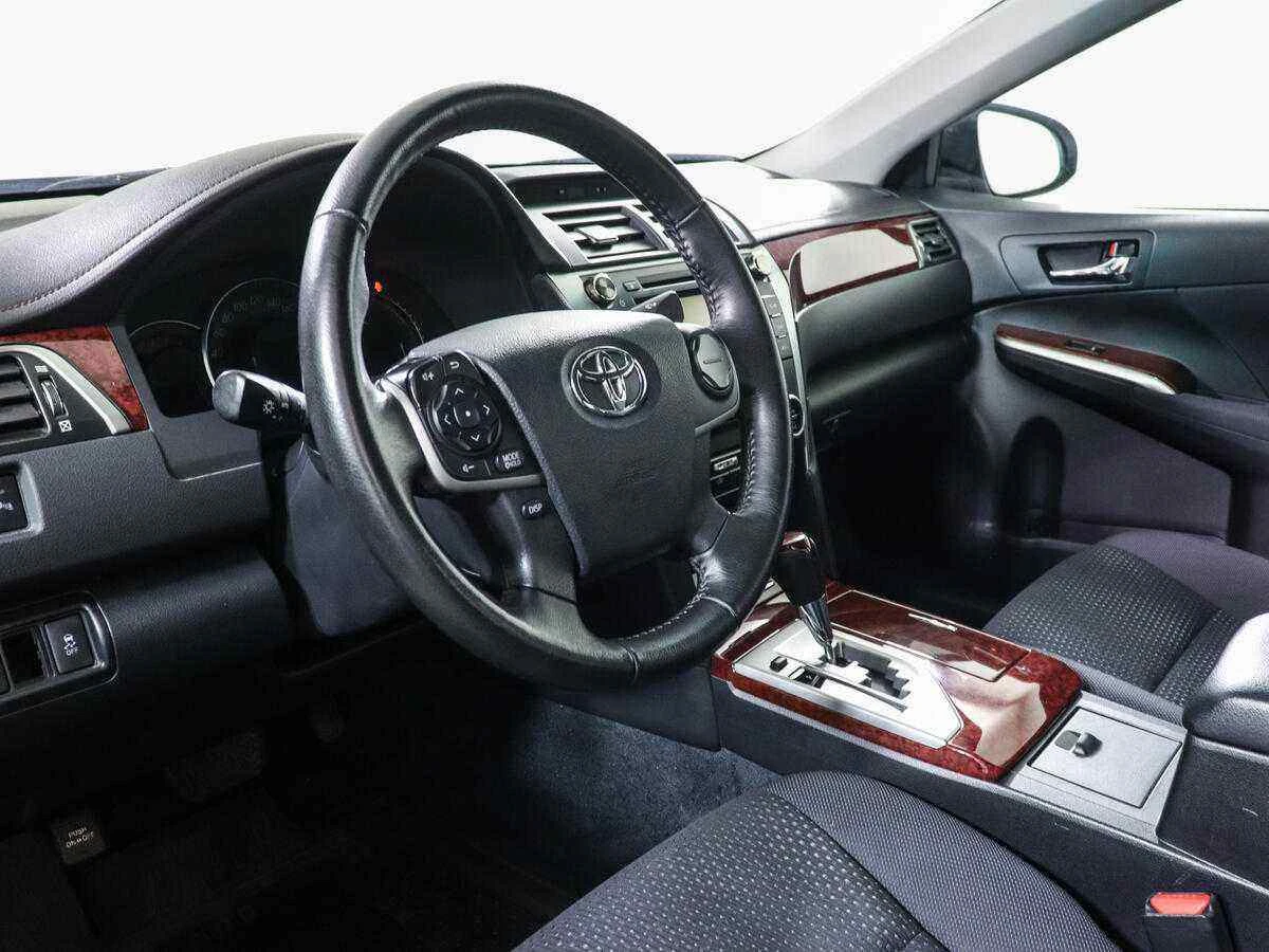 Toyota Camry, Белый, 2014, Автоматическая, 181 л.с., цена от 1 115 000 руб.