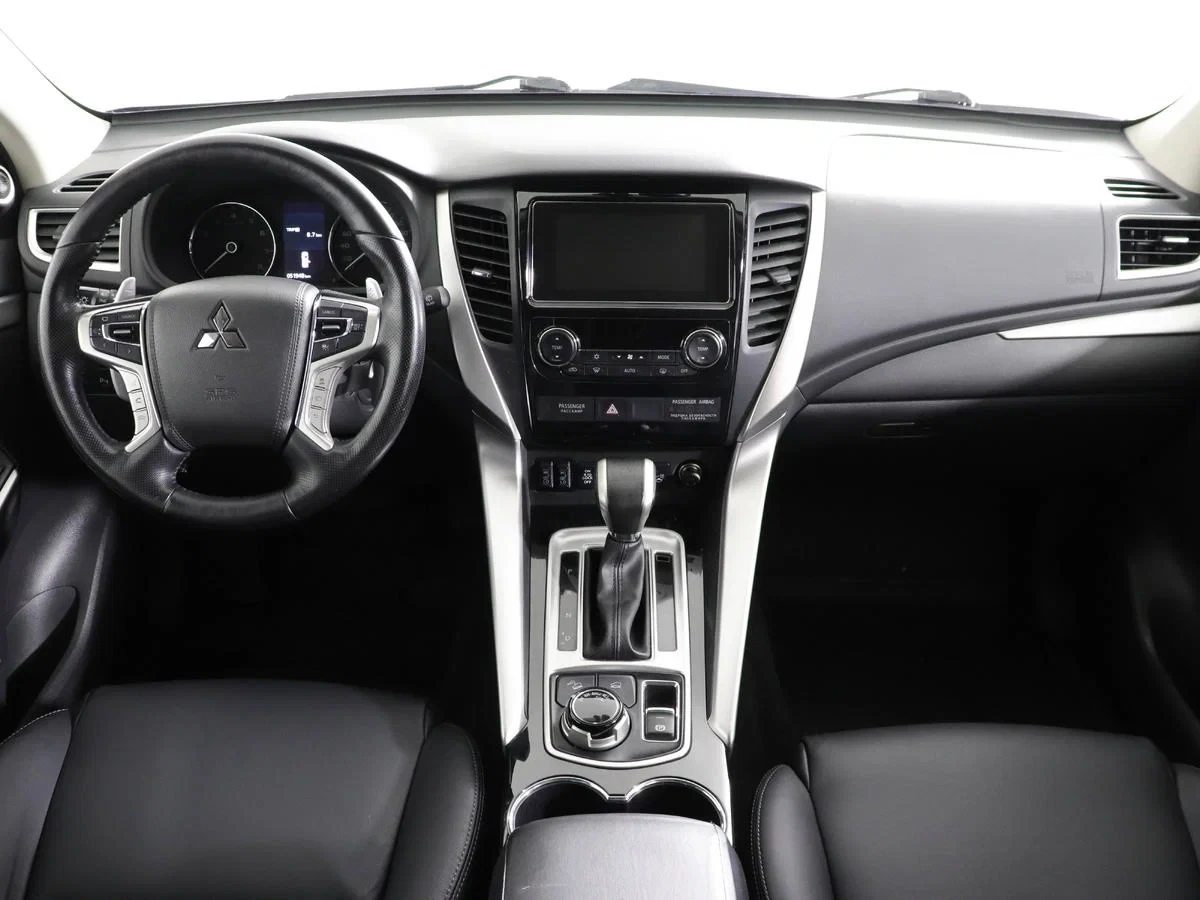 Mitsubishi Pajero Sport, Серебряный, 2017, Автоматическая, 209 л.с., цена от 2 098 000 руб.